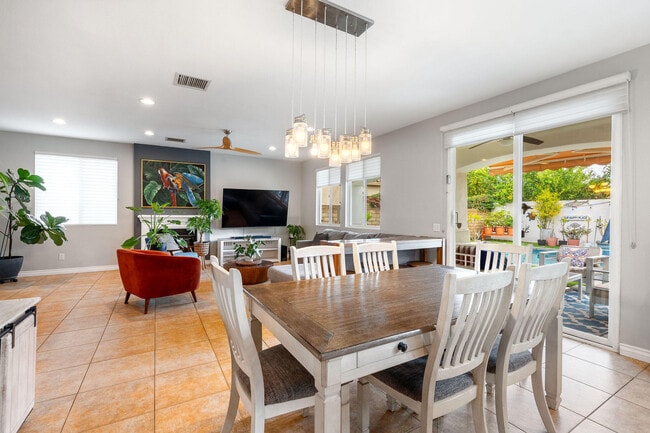 Building Photo - 282 Paseo Vista Cir