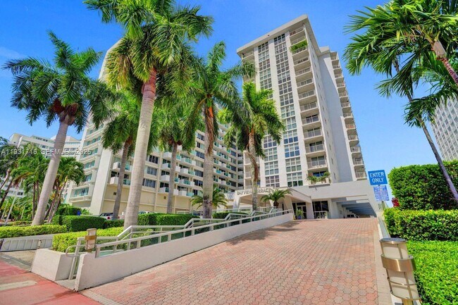 Building Photo - 1228 West Ave