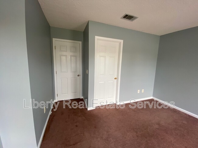Building Photo - 1100 Pineland Ave