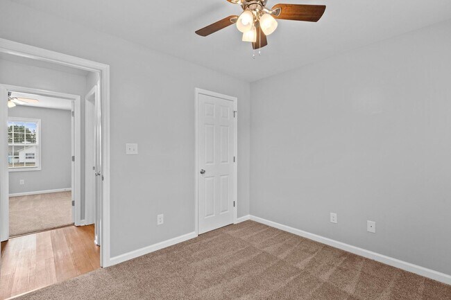 Building Photo - Ranch with fenced yard in Swansboro HS Dis...