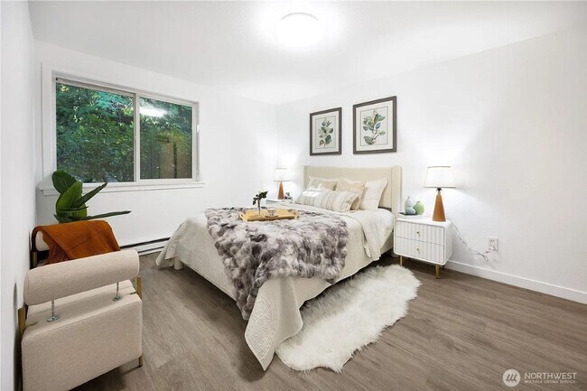 Building Photo - 2Bd/1.75Ba Kirkland Condo