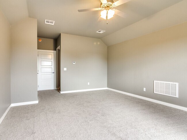 Building Photo - Modern Home in Edmond Schools - 4 bedrooms...