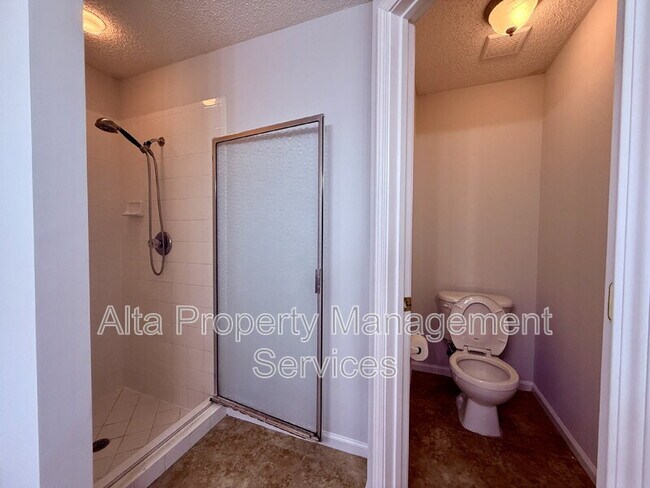 Building Photo - 2462 Coachman Lakes Dr