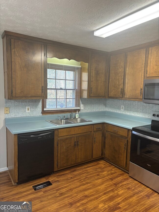 Building Photo - 256 Frederick Dr