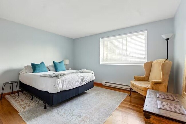 Building Photo - 880 Broadway