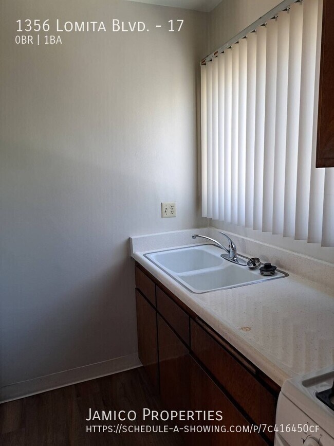 Building Photo - 1356 Lomita Blvd