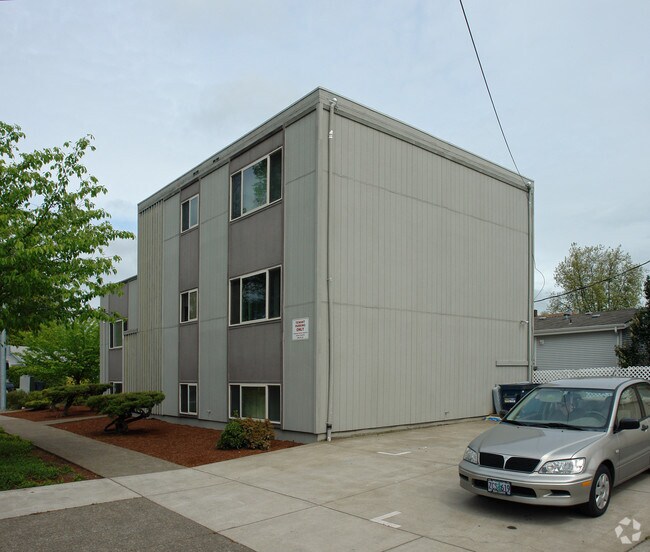 Building Photo - 1765 NW Van Buren Ave