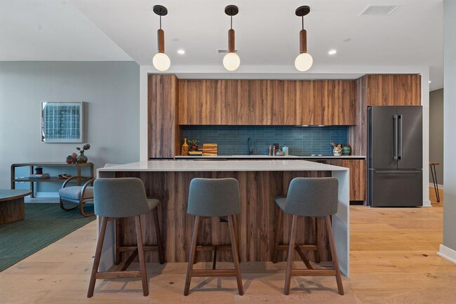 Building Photo - 84 East Ave