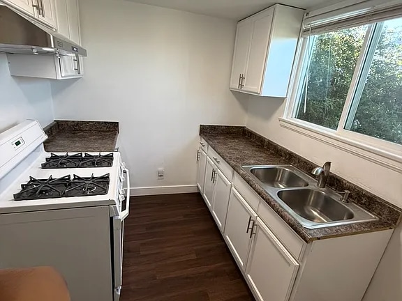 Building Photo - 439 S Evergreen Ave