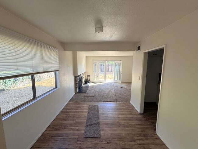 Building Photo - 1624 Mimosa Pl