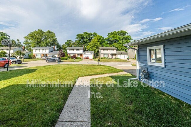 Building Photo - 676 Sheffield Rd