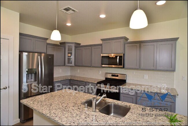 Building Photo - 3545 Essence St