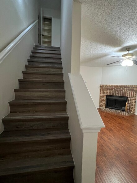 Stairs - 626 WOLFTRAP DR.