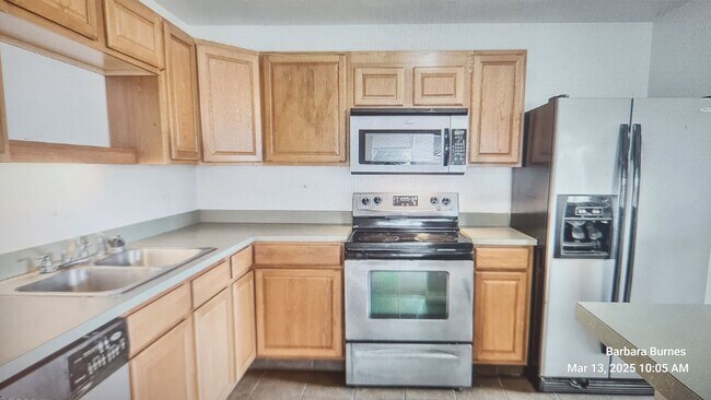 Building Photo - 927 N Grandview Ave