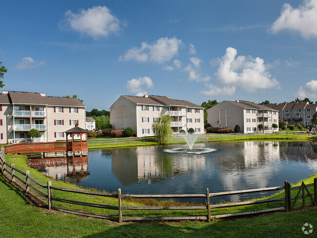 Welcome to Lake Ridge Square Apartments - Lakeridge Square