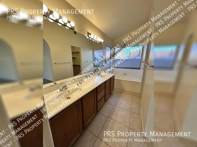 Building Photo - Single Story Phoenix Home Available Februa...