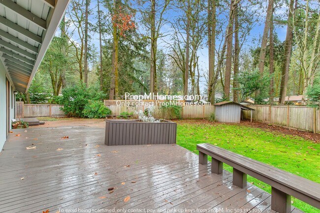 Building Photo - Lake Oswego Beauty! Three Bedroom Ranch Style On 1/4 Acre!