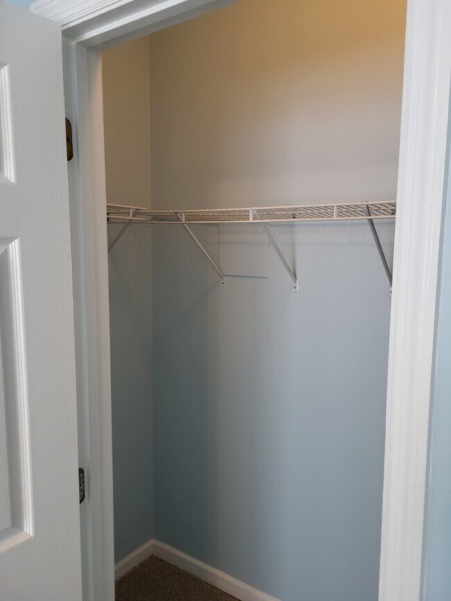 Building Photo - "Charming 2-Bedroom Townhouse on Skillmast...