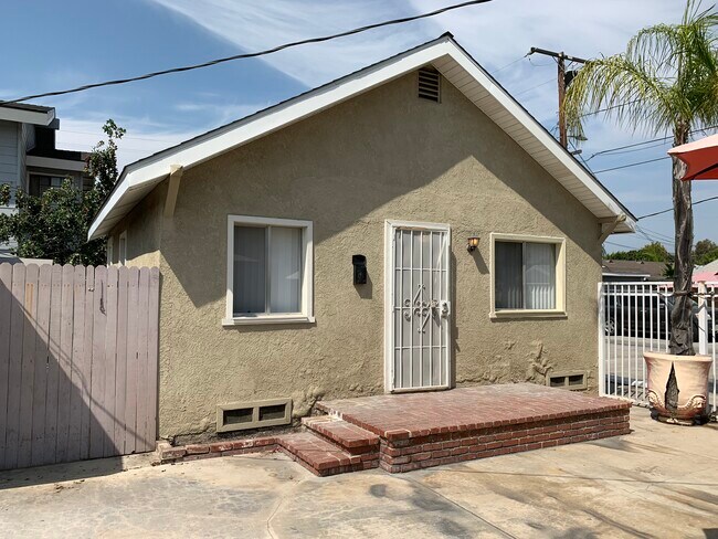 Single h - 1127 W Diamond St
