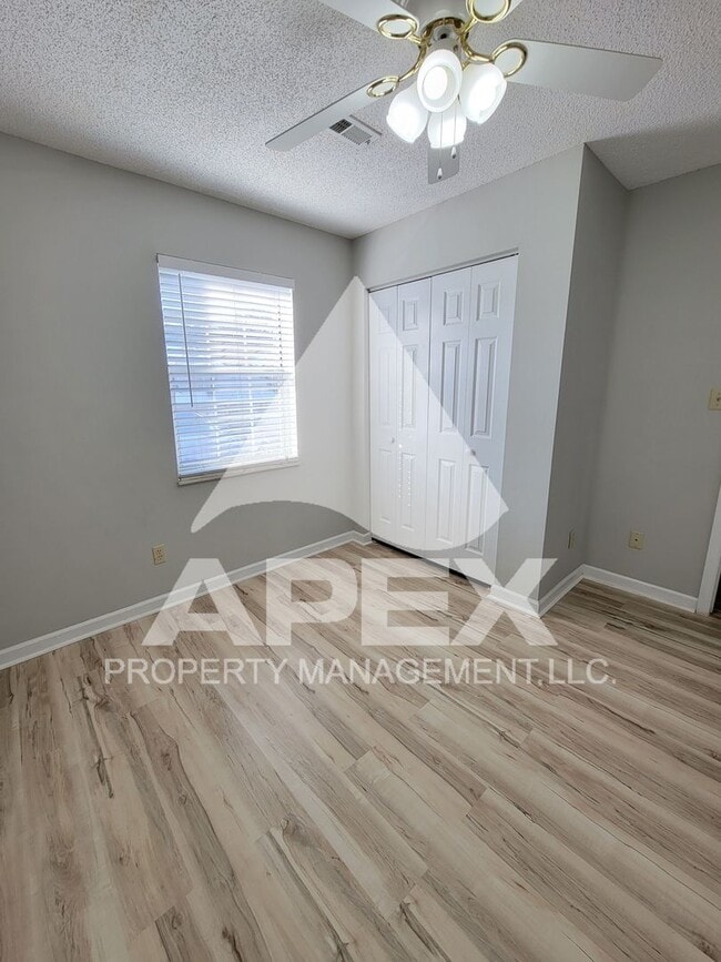 Building Photo - WEST KNOX - Spacious 2Bd/2Ba Condo in Silverbrook!