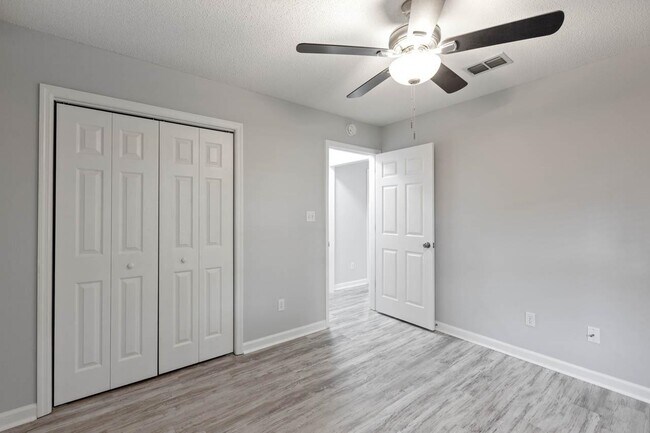 Building Photo - 121 Duncan Dr