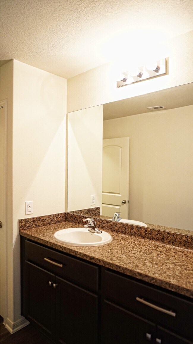 Building Photo - 10510 Pine Landing Dr