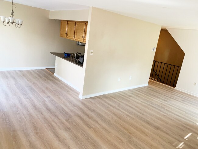 Building Photo - 9745 Lake Shore Dr