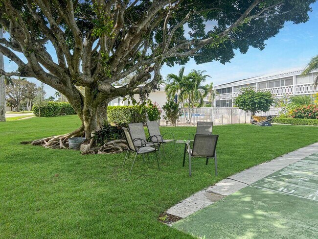 Building Photo - 331 Tequesta Dr