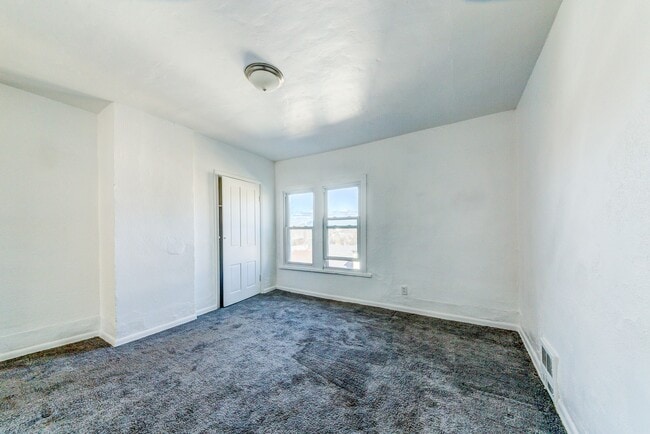 Building Photo - 919 Lillian St