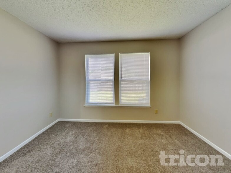 Building Photo - 13237 N Etna Green Dr