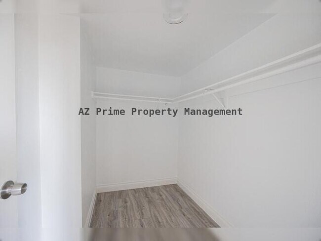 Building Photo - 2674 N 43rd Ave