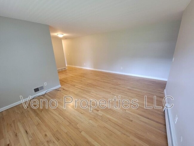 Building Photo - 9/11/13 Village Dr.