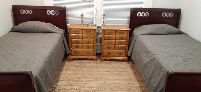 Guest bedroom - 2902 Lake Powell Rd