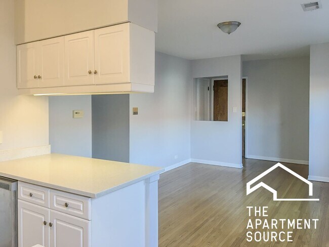 Building Photo - 3710 N Sheffield Ave