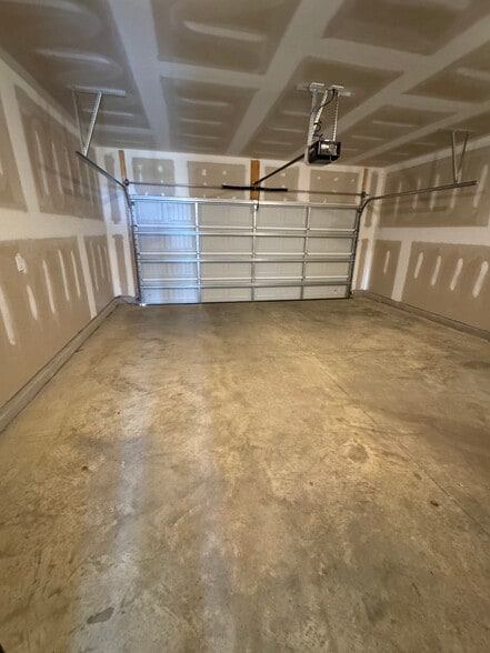 Garage - 406 Blue Aspen Dr