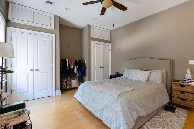Building Photo - 2Br/1.5Bth in a convenient location! Laundry iN UNIT! NO BROKER FEE!