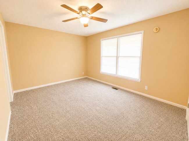 Building Photo - 3413 Clearwater Dr