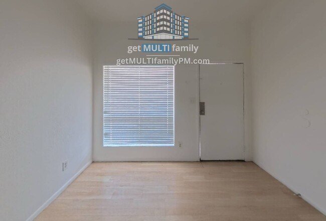 Building Photo - 327 E Vine Cir