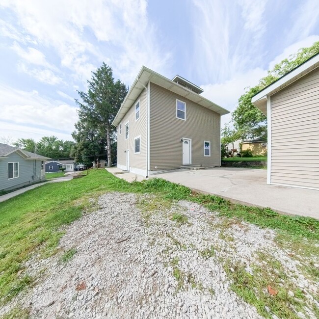 Building Photo - Updated 5 bedroom 2 bathroom home