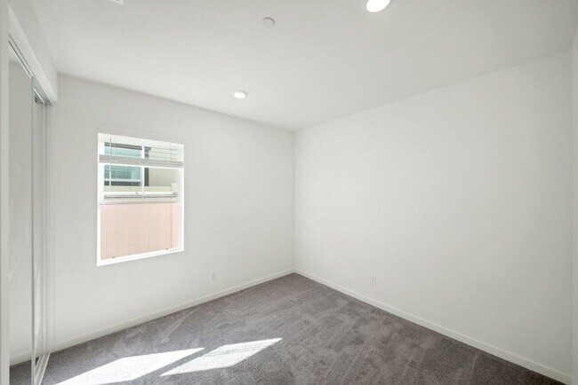 Building Photo - 41207 Alegria Ln