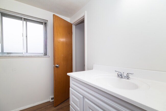 Building Photo - 18716 Restor Ave