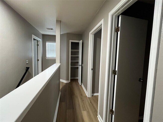 Building Photo - 15106 Chamberlain Ct