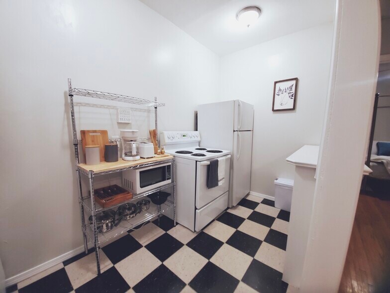 Building Photo - 1108 S Detroit Ave Michael