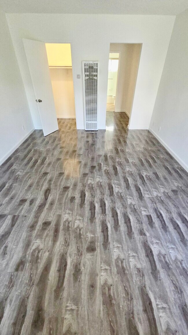 Building Photo - 12120 Rochester Ave