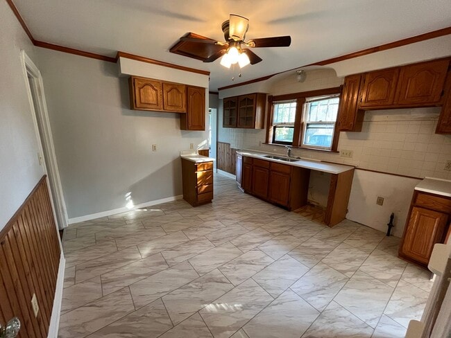 Building Photo - 4131 W Lake Rd