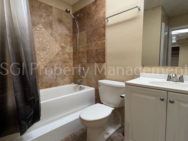 Building Photo - 6812 N 35th Ave