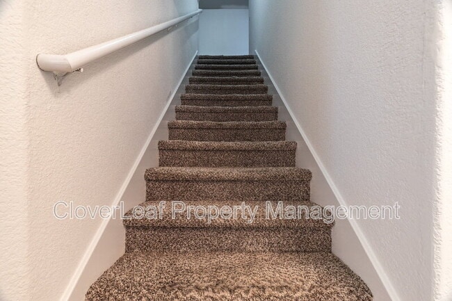 Building Photo - 446 S Water Ln