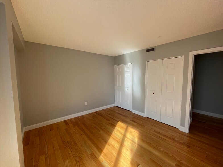 Building Photo - 1850 Beacon St