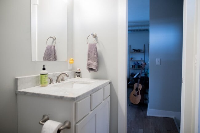 Building Photo - 800 Bridge St NW