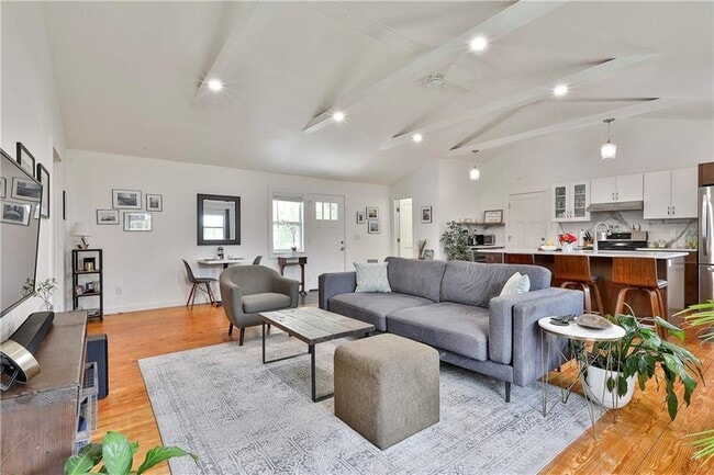 Building Photo - 2037 Lively Ridge Rd NE